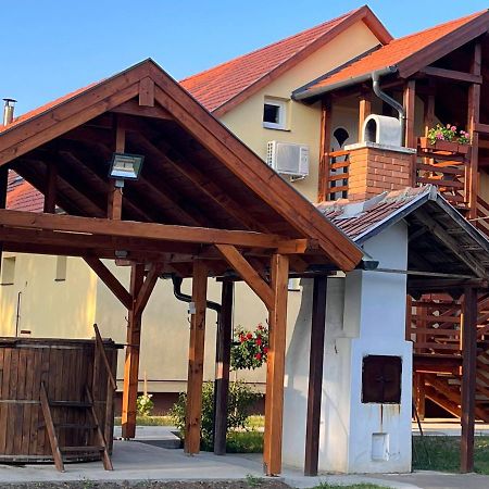 Venusz Ueduelocentrum Tiszacsege المظهر الخارجي الصورة