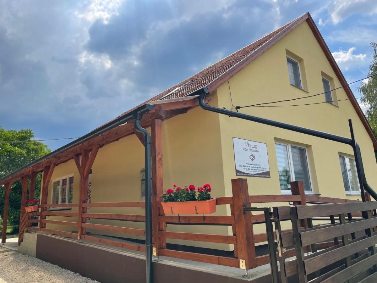 Venusz Ueduelocentrum Tiszacsege المظهر الخارجي الصورة